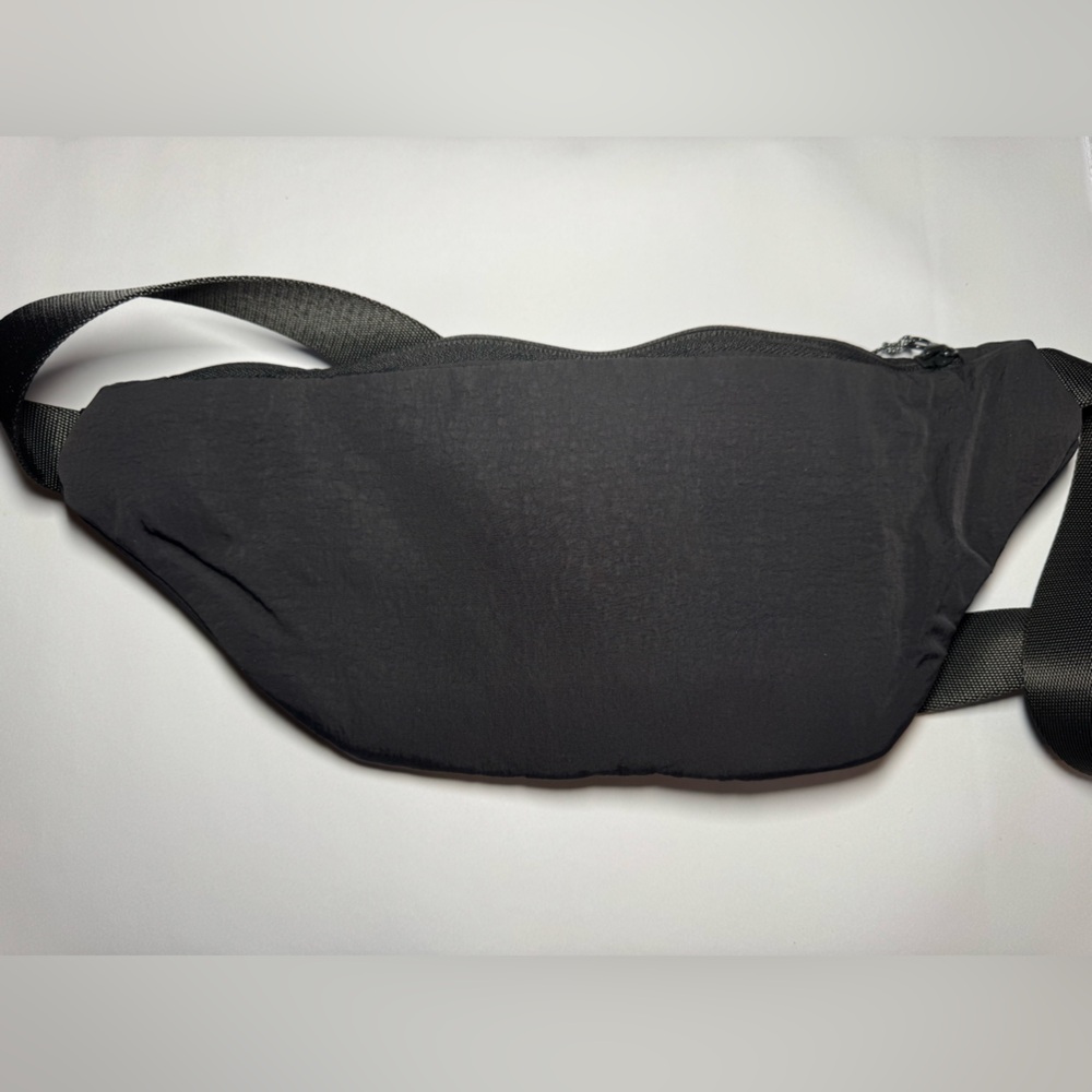 NWOT Lululemon Athletica Black Belt Bag – Sleek Modern Design - Picture 2 of 5